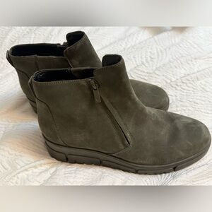 Vionic Dark Olive Ankle Boots - Never Worn - Sz 9.